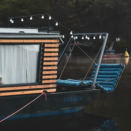 Houseboat Mali