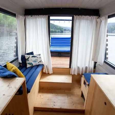 Houseboat Mali Ferienhaus *
